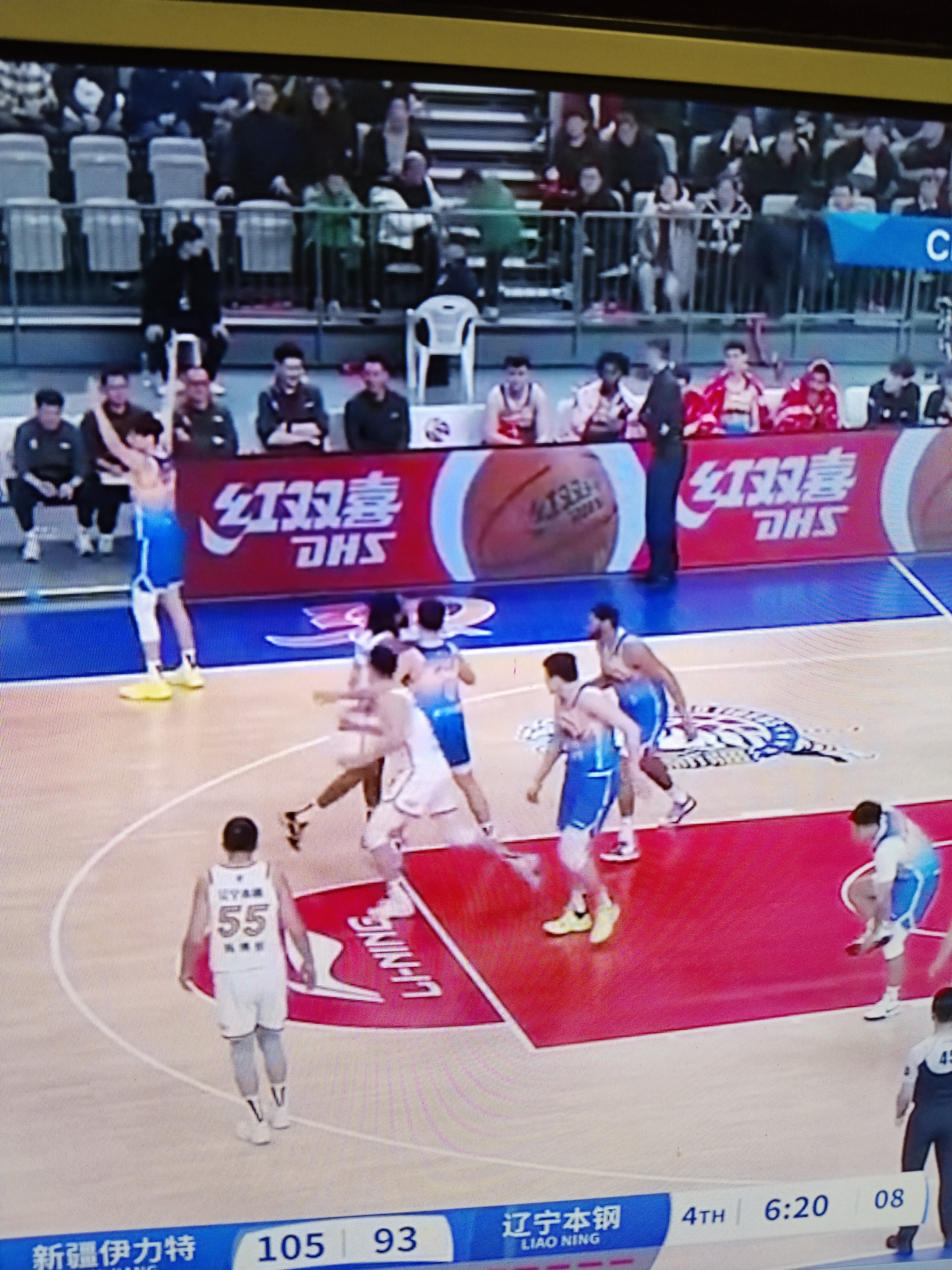 控卫表现神勇，率队取得胜利！