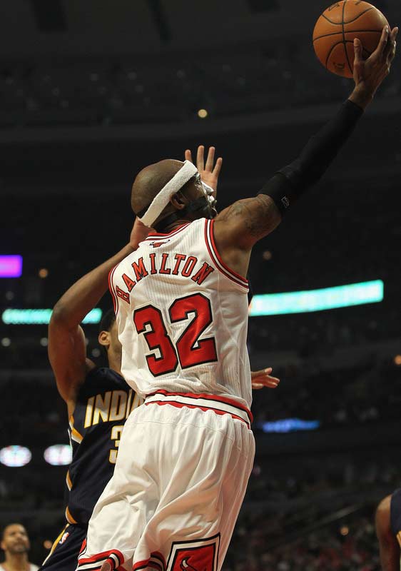 包含希腊男篮绝地反击公牛，汉密尔顿统治全场的词条