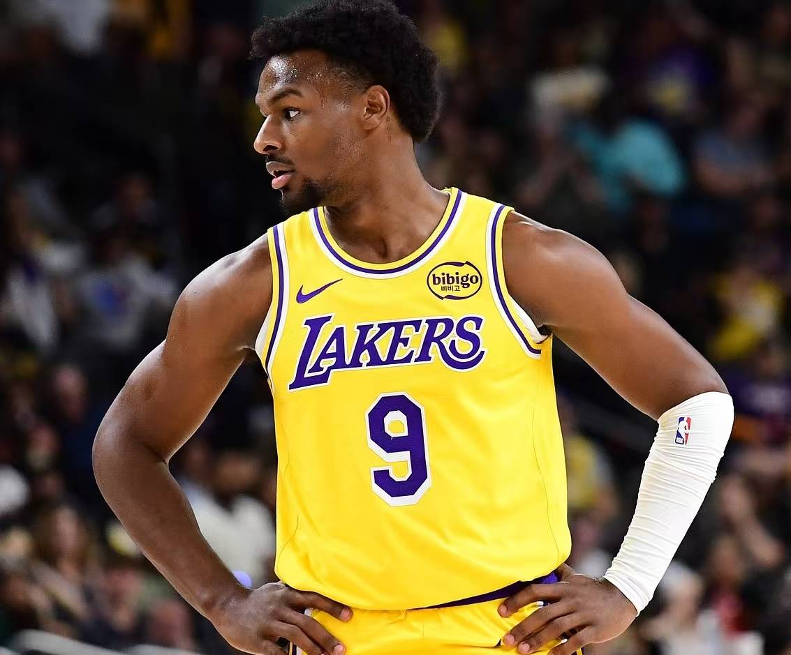 湖人完胜猛龙，布克一己之力扛起全队的简单介绍